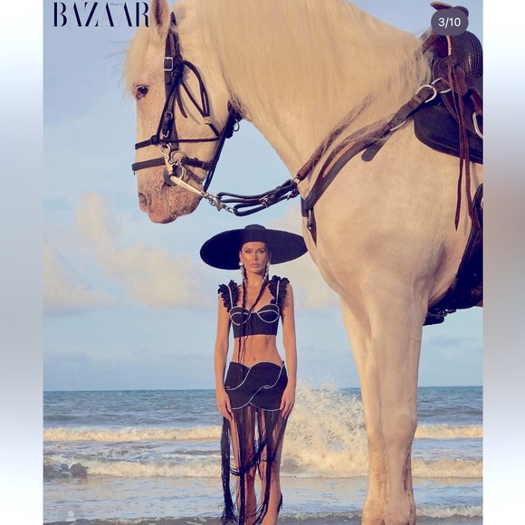 Area
Embellished wool rope mini skirt- NWT- size 8 - Picture 4 of 16